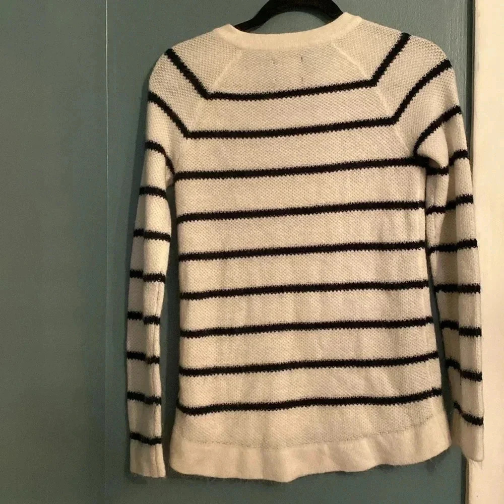 Abercrombie & Fitch white and blue striped sweater - xs- shoulder zip - Picture 5 of 5